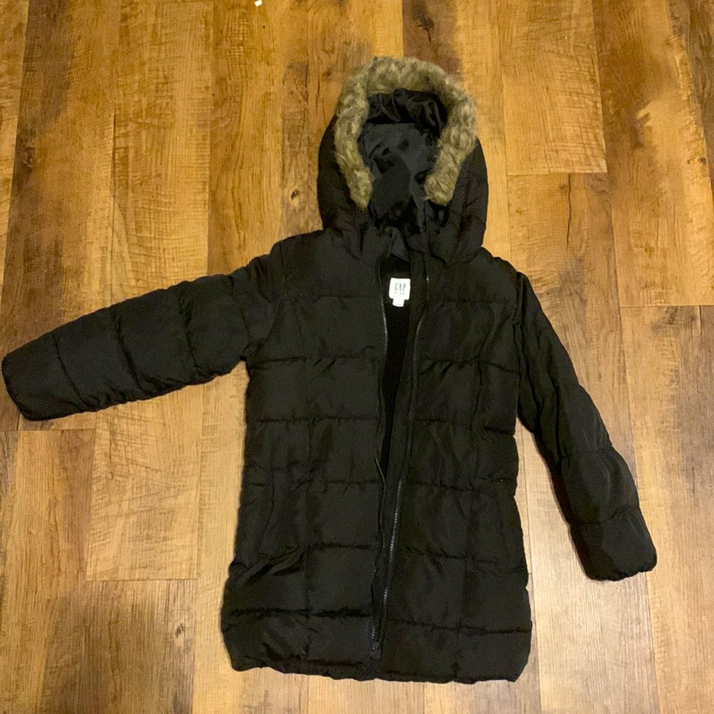 Girls Small Gap puffer jacket. EXCELLENT CONDITION ONLY WORE ONCE.